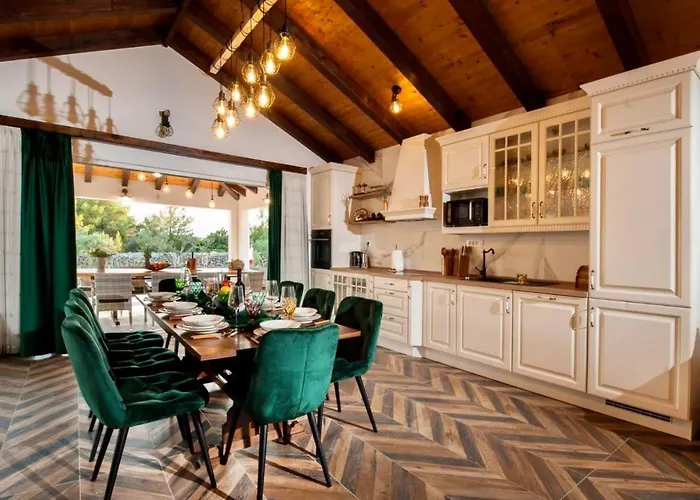 Luxury Nature With Heated Private Pool, Sauna & Fire Pit, A Short Walk To The Вилла Милна