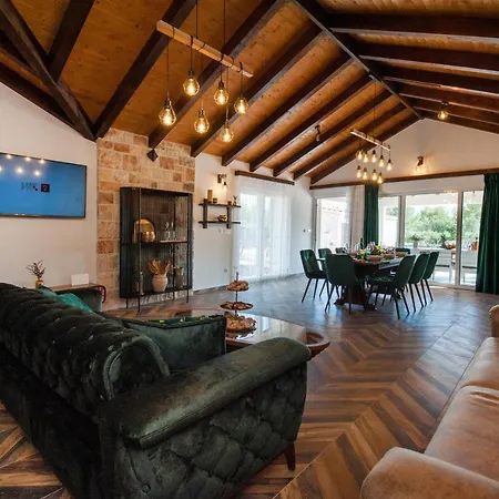 Vila Luxury Nature With Heated Private Pool, Sauna & Fire Pit, A Short Walk To The *