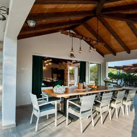 Luxury Nature With Heated Private Pool, Sauna & Fire Pit, A Short Walk To The * Milna (Brac)