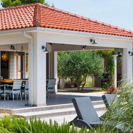 Villa Luxury Nature With Heated Private Pool, Sauna & Fire Pit, A Short Walk To The