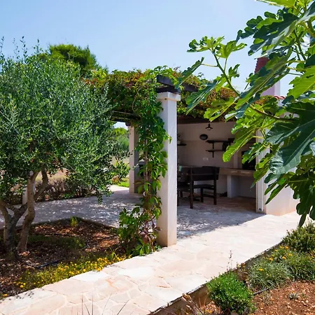 Luxury Nature With Heated Private Pool, Sauna & Fire Pit, A Short Walk To The * Milna (Brac)