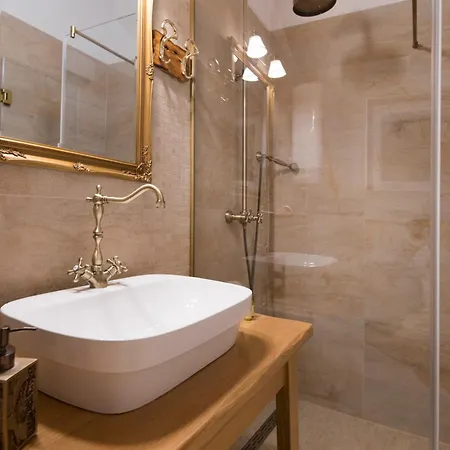 Luxury Nature With Heated Private Pool, Sauna & Fire Pit, A Short Walk To The * Milna (Brac)
