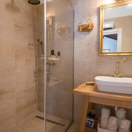 Luxury Nature With Heated Private Pool, Sauna & Fire Pit, A Short Walk To The Milna (Brac)