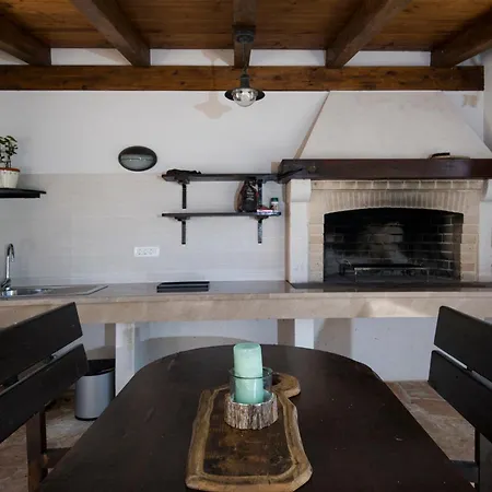 Luxury Nature With Heated Private Pool, Sauna & Fire Pit, A Short Walk To The Milna (Brac)