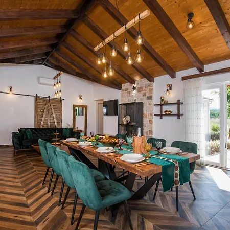 Luxury Nature With Heated Private Pool, Sauna & Fire Pit, A Short Walk To The Milna (Brac)