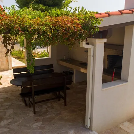 Luxury Nature With Heated Private Pool, Sauna & Fire Pit, A Short Walk To The Villa Milna (Brac)