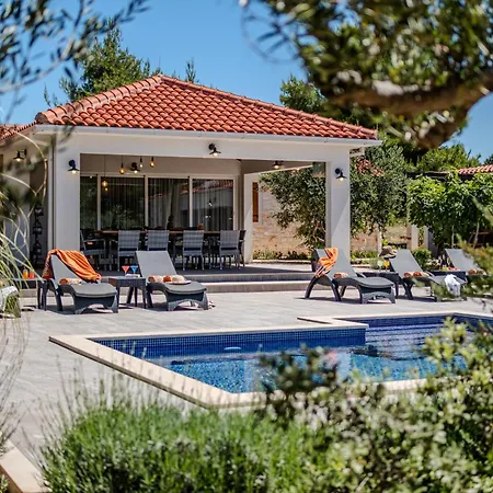Luxury Nature With Heated Private Pool, Sauna & Fire Pit, A Short Walk To The Vila