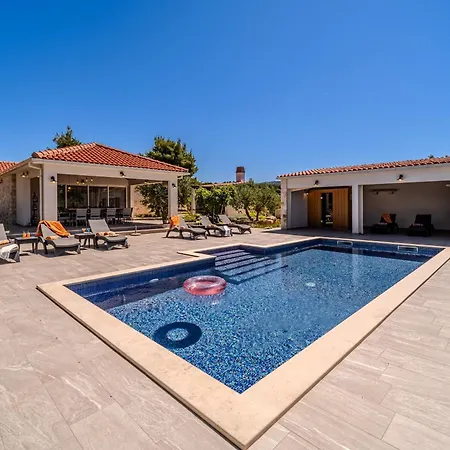 Vila Luxury Nature With Heated Private Pool, Sauna & Fire Pit, A Short Walk To The Milna (Brac)