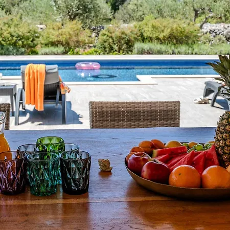 Luxury Nature With Heated Private Pool, Sauna & Fire Pit, A Short Walk To The * Milna (Brac)