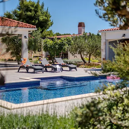 Luxury Nature With Heated Private Pool, Sauna & Fire Pit, A Short Walk To The Vila