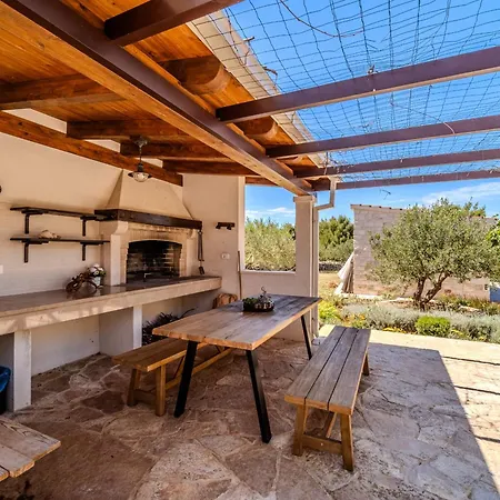 Luxury Nature With Heated Private Pool, Sauna & Fire Pit, A Short Walk To The Vila Milna (Brac)