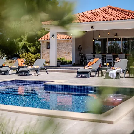 Luxury Nature With Heated Private Pool, Sauna & Fire Pit, A Short Walk To The Vila