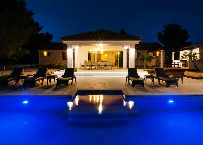 Villa Luxury Nature With Heated Private Pool, Sauna & Fire Pit, A Short Walk To The *