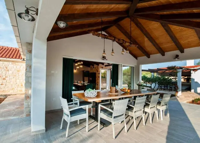 Luxury Nature With Heated Private Pool, Sauna & Fire Pit, A Short Walk To The * Milna (Brac)