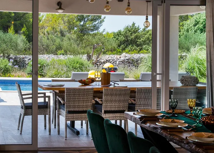 Luxury Nature With Heated Private Pool, Sauna & Fire Pit, A Short Walk To The Villa Milna (Brac)