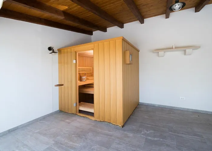 Luxury Nature With Heated Private Pool, Sauna & Fire Pit, A Short Walk To The Milna (Brac)