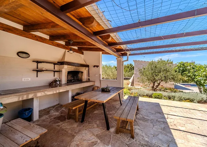Luxury Nature With Heated Private Pool, Sauna & Fire Pit, A Short Walk To The Villa Milna (Brac)